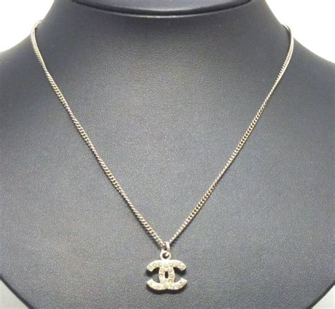 chanel pendentif|genuine Chanel necklace.